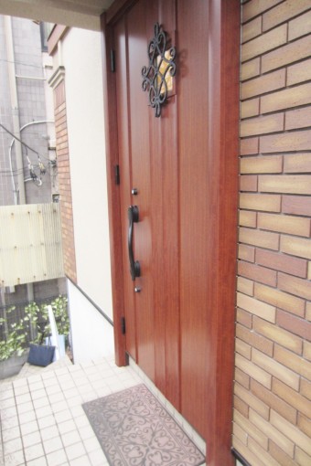 玄関ドアリフォームで気分も一新 玄関ドアリフォームで気分も一新